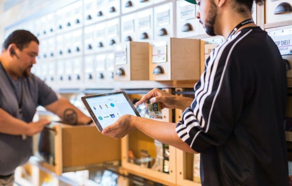 Les avantages d'intégrer un point relais pour votre commerce